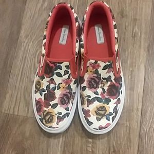 Super cute Vera Bradley shoes.